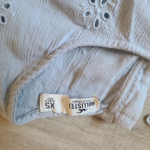 Hollister crop top - Picture 2 of 2